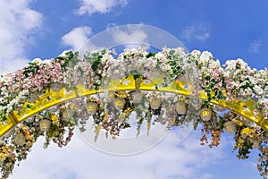 Garland made of artificial flower