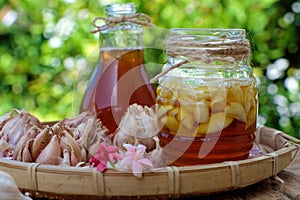 Garlic in bee honey, remedy skin care