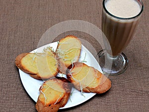 Garlic bread, cafe vanilla frappe