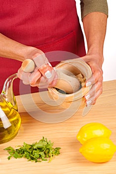 Preparing alioli sauce