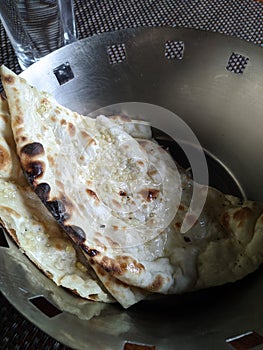 garlic naan very yummy and too good for your tastebuds