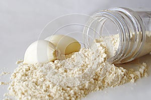 Garlic powder and cloves