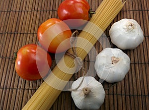 Garlic tomato spageti