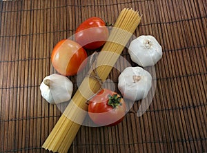 Garlic tomato spageti photo