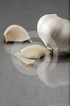 Garlic whole bulb and peeled cloves