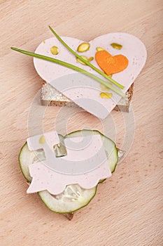 Garnished slices of bread