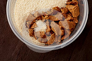 Garri and kulikuli, yin yang close up photo