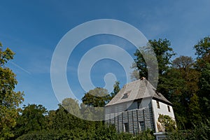 Gartenhaus von Goethe in Weimar im Park an der Ilm am Morgen