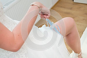 garter on the bride& x27;s leg