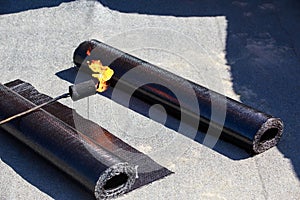 Gas burner and roofing material