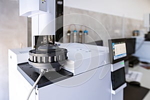 The gas chromatograph system with head space sampler. The system provides reliable capabilities for small or medium labs.