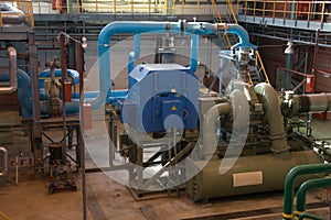 Gas compressor