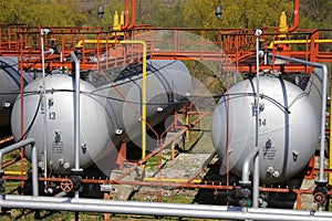 Gas cylinders (storage tanks)