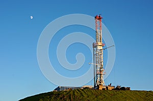 Taladrar sobre el la cima de la colina 