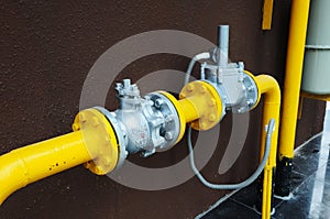 Gas pipe and valve