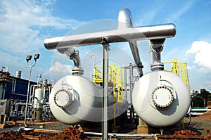 Gas tanks installation