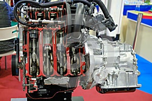 Gasoline internal combustion engine with four cylinders