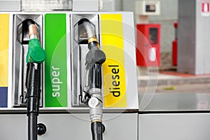 Benzina pompa ugelli sul benzina stazione 