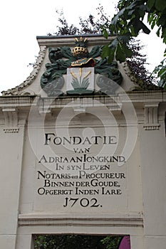 Gate of the former Hofje van Jongkind on De Zeugstraat in Vrouwesteeg, Gouda