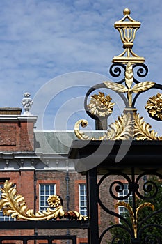 Puerta sobre el palacio 