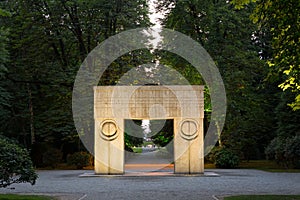 Gate of the Kiss, sculpture of Constantin Brancusi