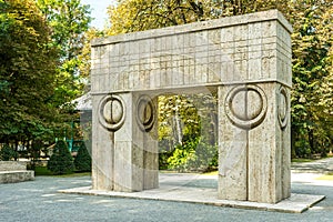 The Gate of the Kiss