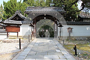 gate at the shoren-in temple in kyoto (japan)