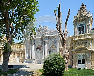 Gate of the Sultan Saltanat KapÃÂ±sÃÂ± of Dolmabahce Palace. Istanbul. Turkey