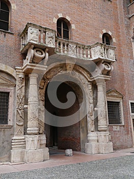 The gate to the Captain or Cansignorio palace