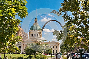 The Gateway Arch behind the Old Courthouse in St. Louis