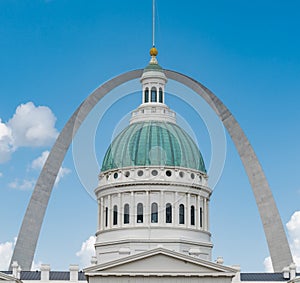 Gateway Arch and Old Saint Louis County Courthouse