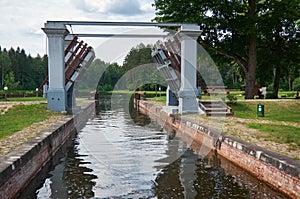 Gateways sluice locks