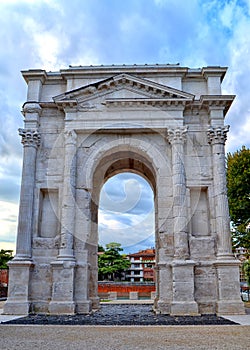 Gavi Arch (Arco dei Gavi) photo