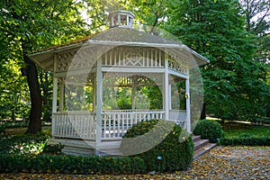 Gazebo, pergola in parks and gardens - relax and unwind