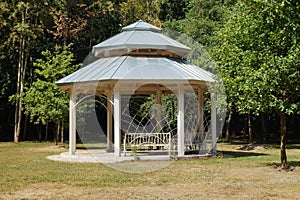 Gazebo, pergola in parks and gardens - relax and unwind