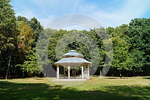 Gazebo, pergola in parks and gardens - relax and unwind