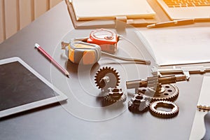 The gear set is placed on the workbench of a team of factory mechanical engineers to study and design the working system of the