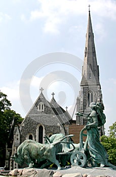 Gefionspringvandet and Danish church (Copenhagen)