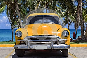 HDR - Street life scene in Havana Cuba with american vintage cars - Serie Cuba Reportage photo