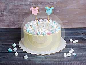 Gender reveal cake with marshmallow and gingerbread