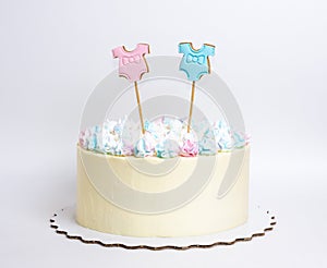 Gender reveal cake with marshmallow and gingerbread
