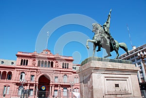 General Belgrano monument in front of Casa Rosada (pink house)