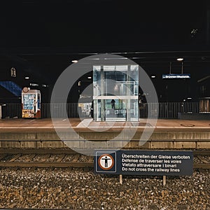 A nighttime photo of BrÃ¼nnen Westside train station.