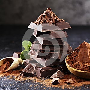 Dark chocolate stack, chips and powder