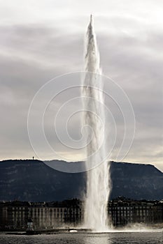 Geneva jet dEau Water Fountain in winter