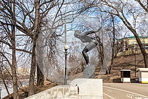 Genre sculpture `Jump into the water` in Neskuchny garden