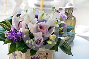 Gentle bouquet of orchids in a stylish hat box.