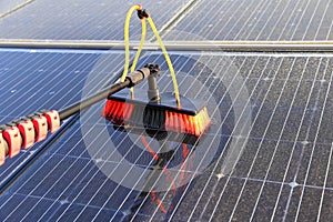 Gentle cleaning of solar modules with water photo