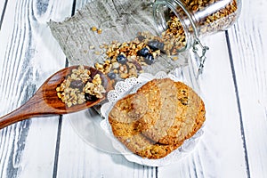 Gentle curd cake with fresh mandarin and crispy cookies