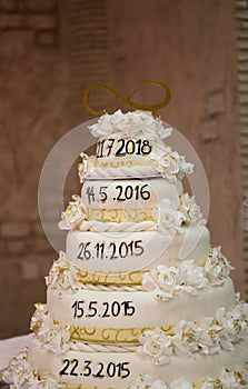 genuine white wedding cake with important dates of a relationship of bride and groom